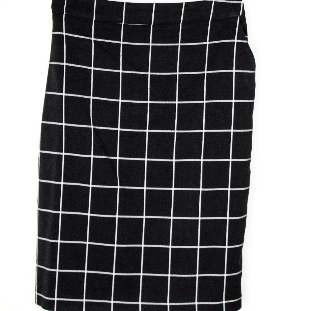 Black Kenar Skirt with White Details
